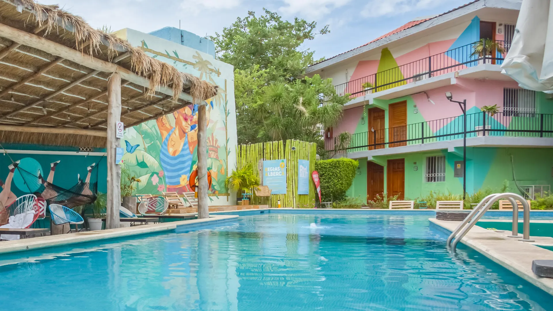 Selina Cancun Downtown 3*,