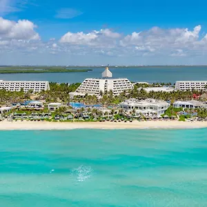 Resort The Pyramid By Oasis